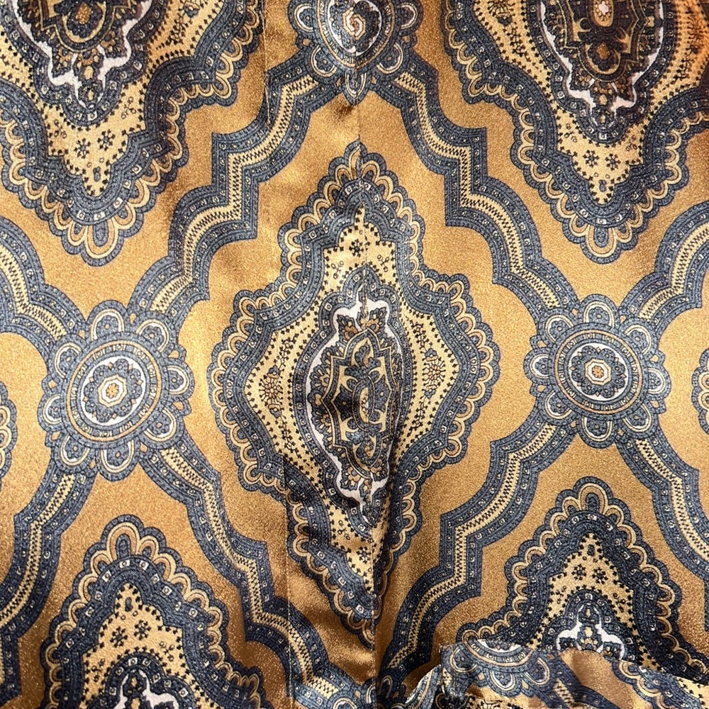 Elegant Gold and Black Patterned Women's Coat - Picture 3 of 3